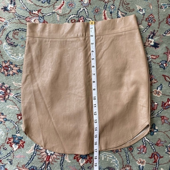 Naked Wardrobe Women’s Size Large Scoop Bottom Tan Faux Leather Mini Skirt - Picture 6 of 6